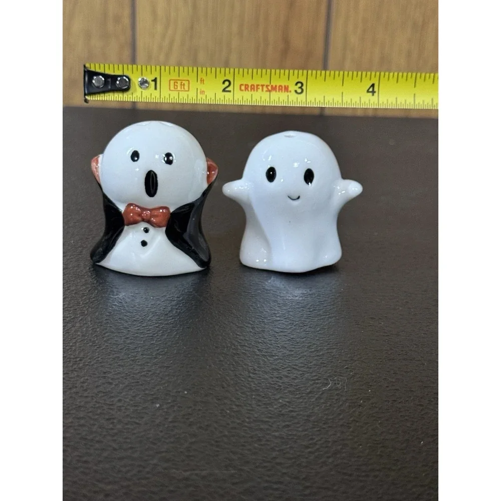 Cracker Barrel  Mini Ghost And Vampire Ghost Salt & Pepper Shaker Set 2025 New*